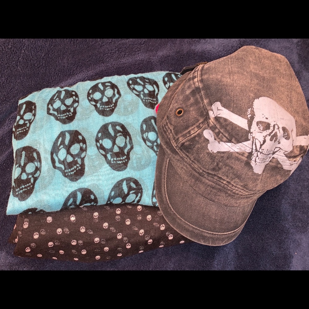Scarves & hat with skulls